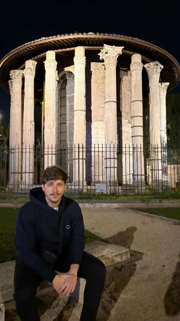 João Zaupa em Roma, na Itália, onde apresentou sua pesquisa — assim como no Chile. (Arquivo pessoal)