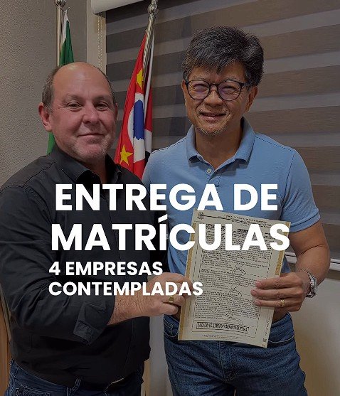 A entrega das matrículas marcou a primeira etapa da regularização no Distrito Industrial. (Divulgação/Prefeitura de Álvares Machado)