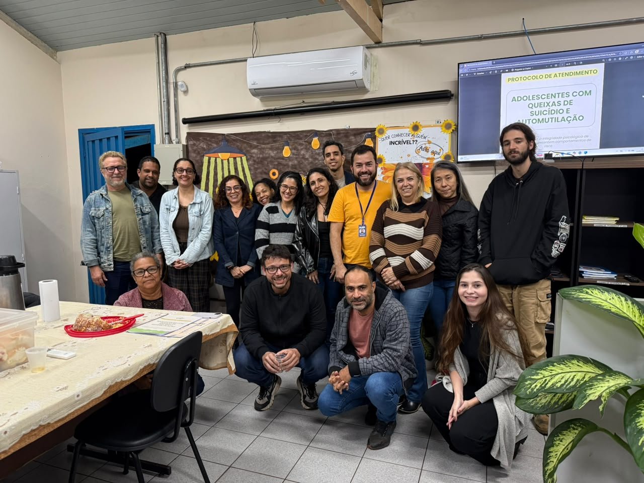 Formação sobre saúde mental com as equipes escolares, incluindo o protocolo de atendimento a adolescentes. (Assessoria de Comunicação/Prefeitura)